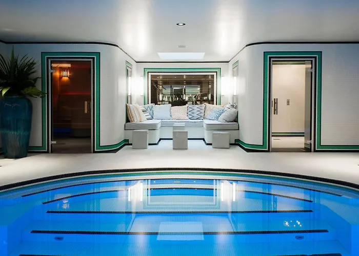 Hotel Eiffel Blomet Parigi